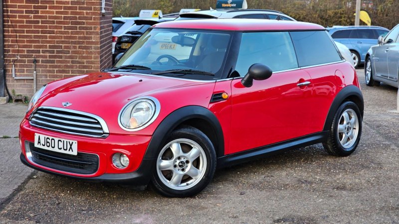 MINI HATCH