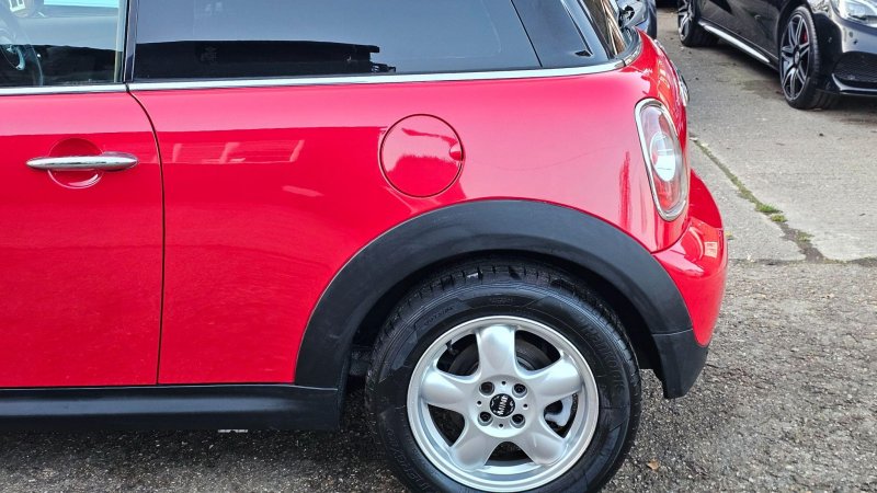 MINI HATCH