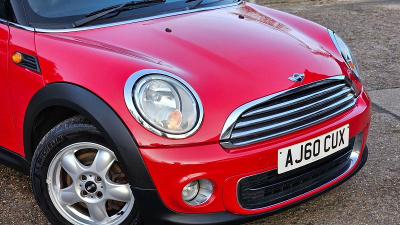 MINI HATCH