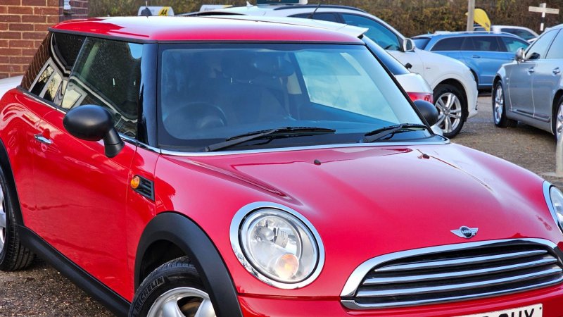 MINI HATCH