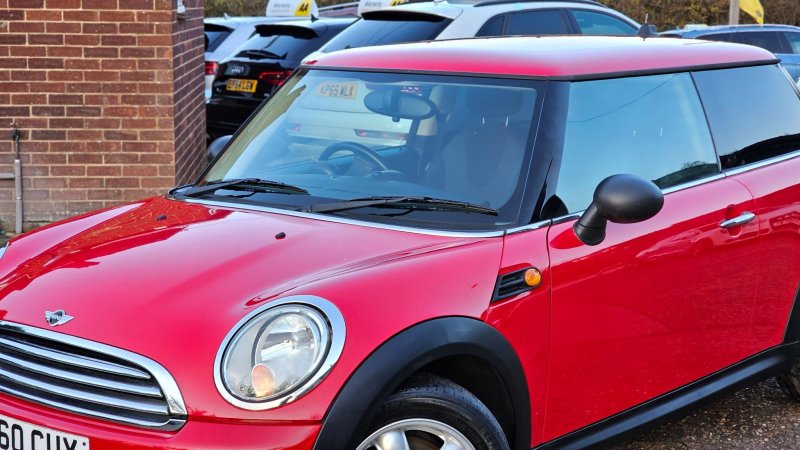 MINI HATCH