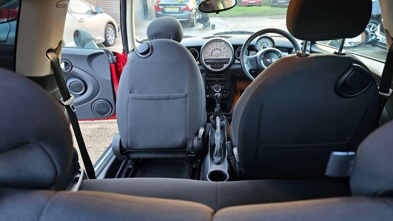MINI HATCH