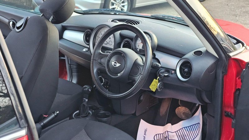 MINI HATCH