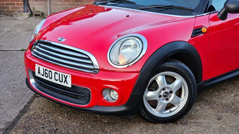 MINI HATCH