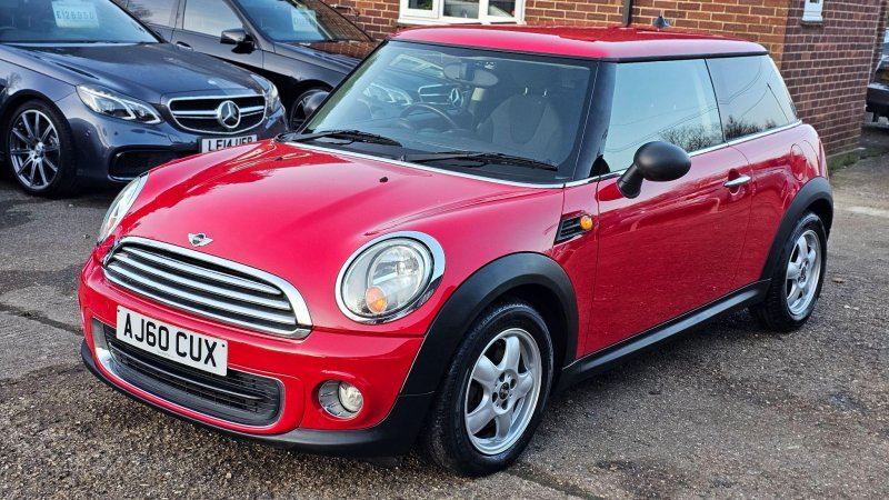 MINI HATCH