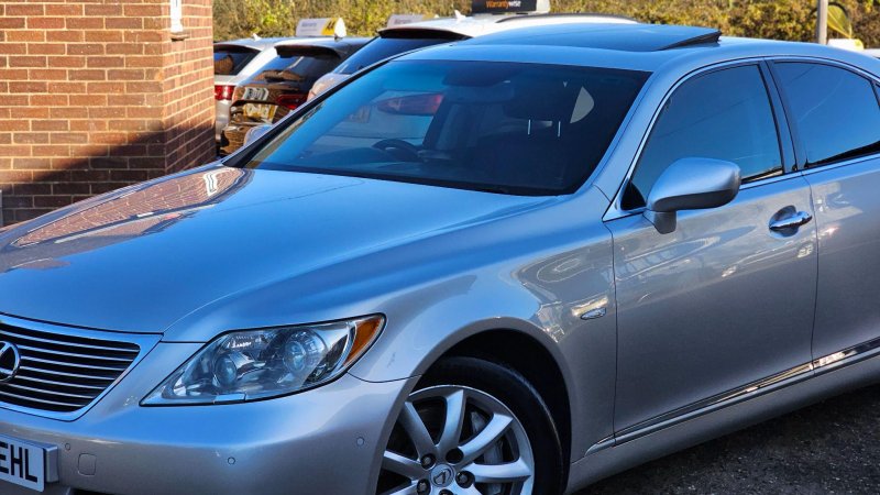 LEXUS LS