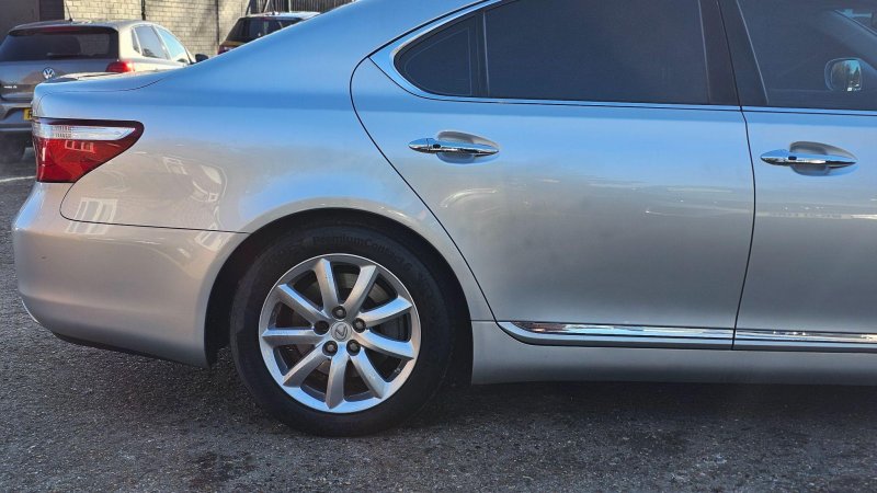 LEXUS LS