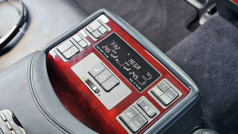 LEXUS LS