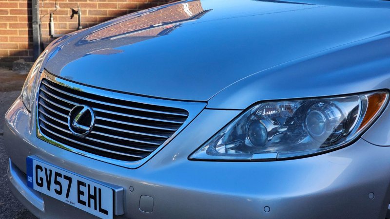 LEXUS LS