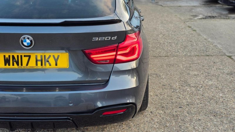 BMW 3 SERIES