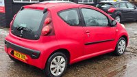 PEUGEOT 107