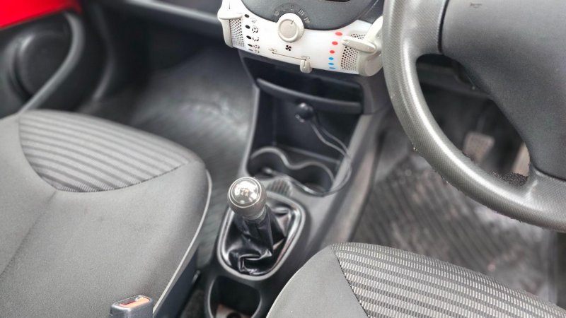 PEUGEOT 107