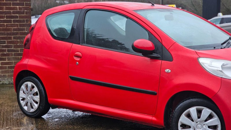 PEUGEOT 107