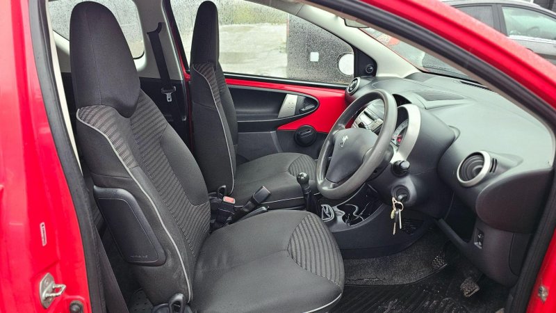 PEUGEOT 107