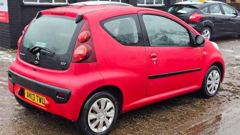 PEUGEOT 107