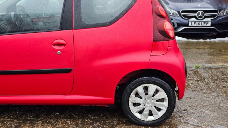 PEUGEOT 107
