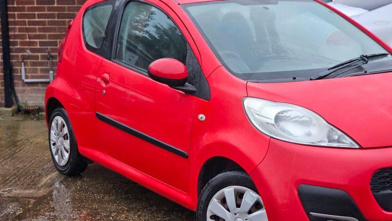 PEUGEOT 107