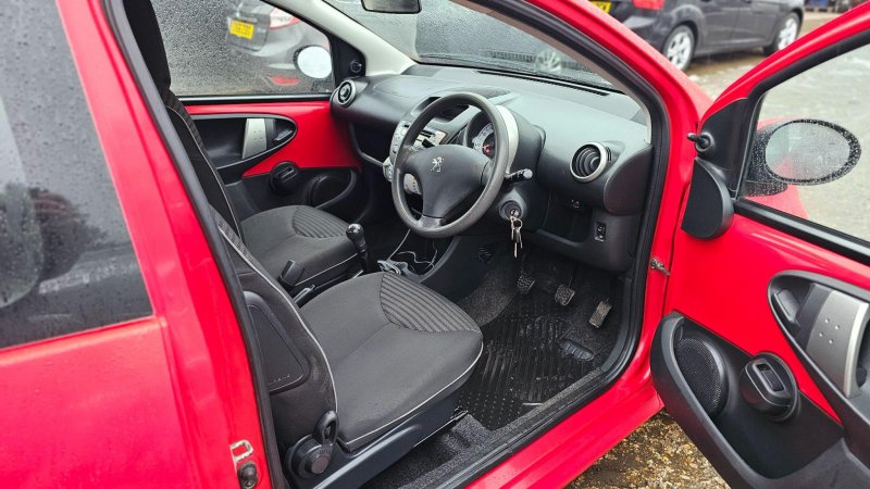PEUGEOT 107