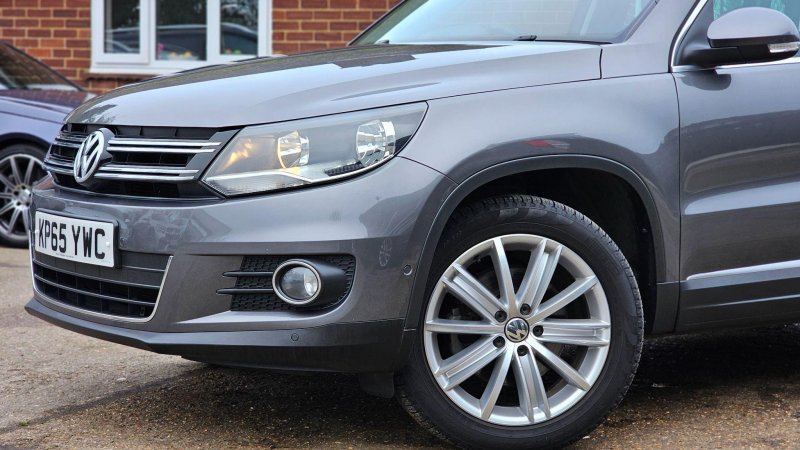 VOLKSWAGEN TIGUAN