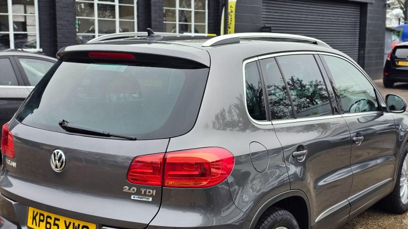 VOLKSWAGEN TIGUAN