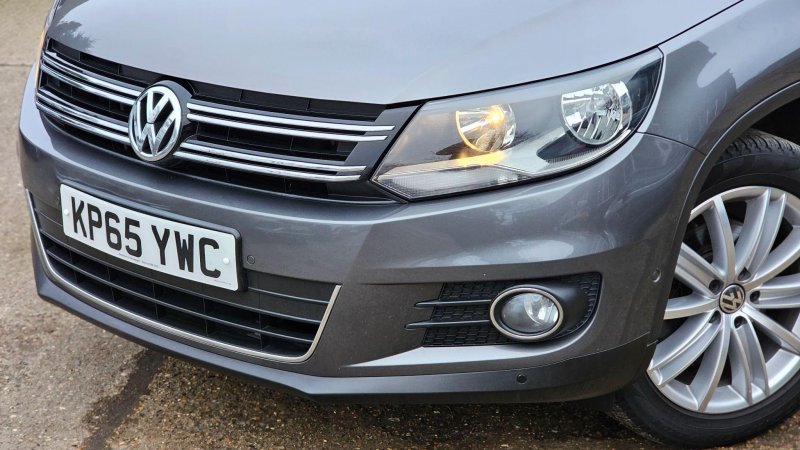 VOLKSWAGEN TIGUAN