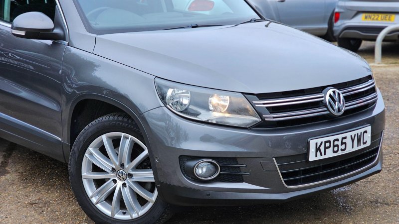 VOLKSWAGEN TIGUAN