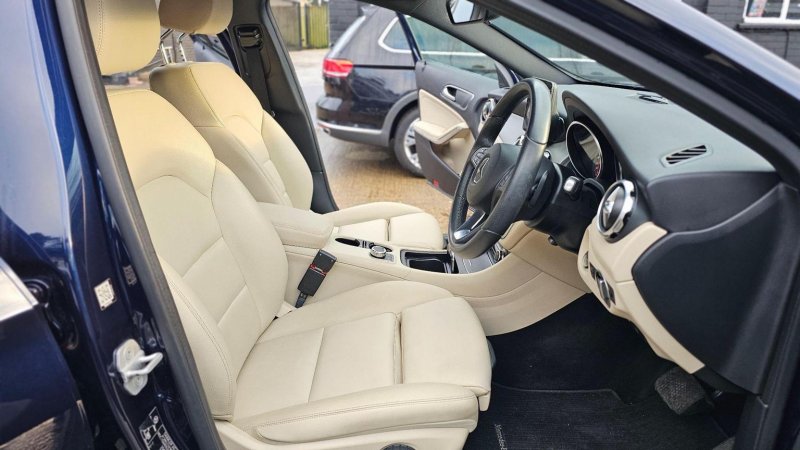 MERCEDES-BENZ GLA CLASS