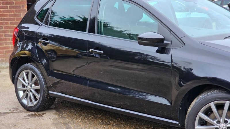 VOLKSWAGEN POLO
