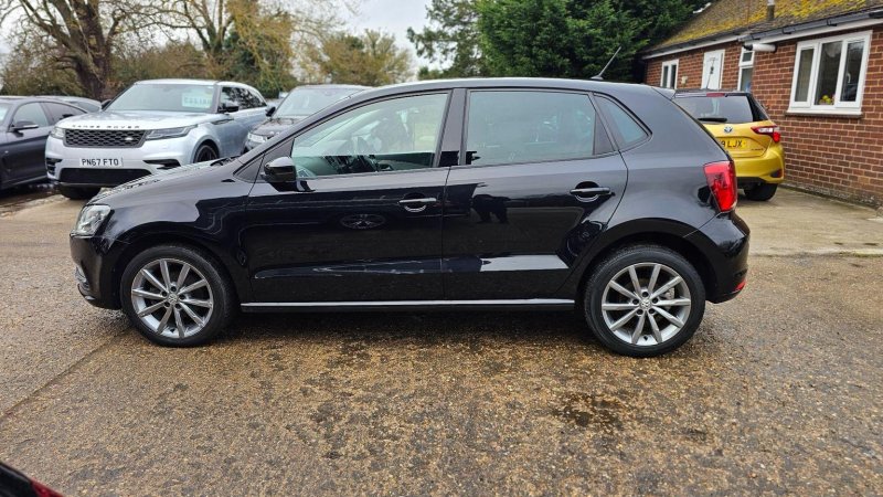 VOLKSWAGEN POLO