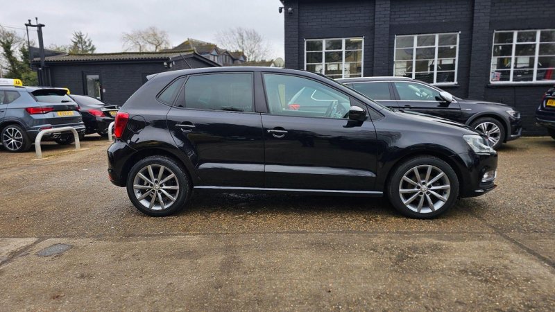 VOLKSWAGEN POLO