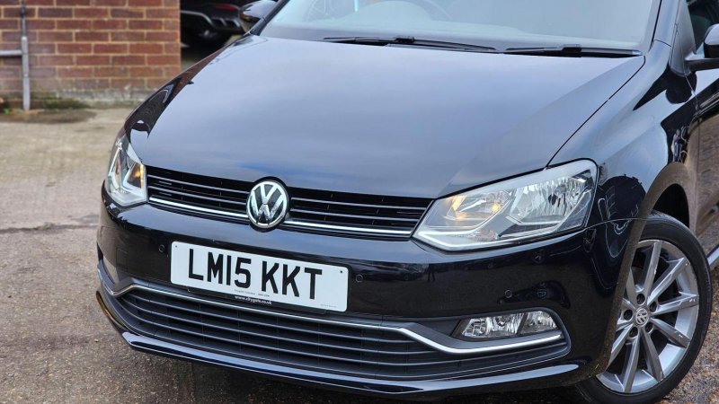 VOLKSWAGEN POLO
