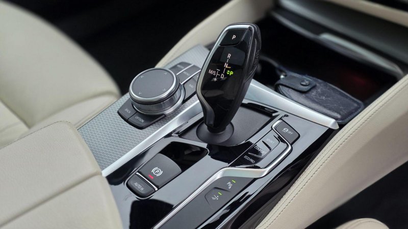 BMW 6 SERIES