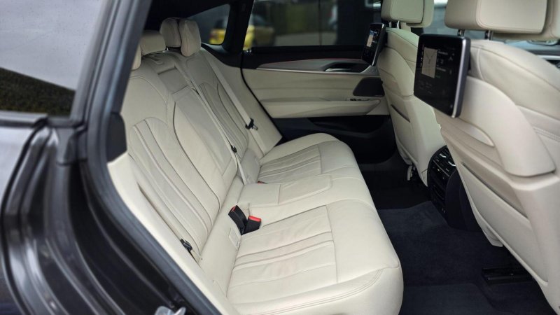 BMW 6 SERIES