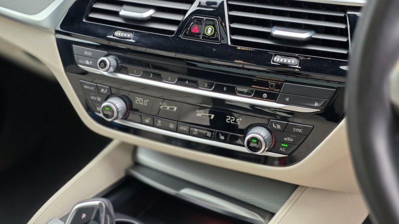 BMW 6 SERIES