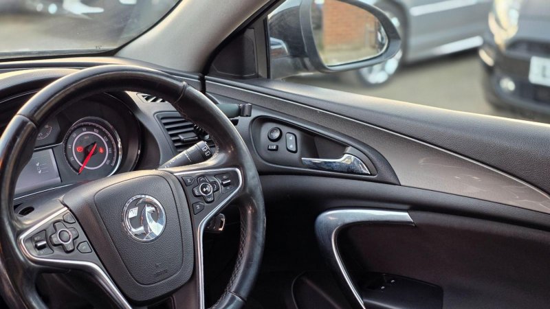 VAUXHALL INSIGNIA