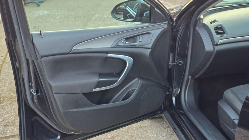VAUXHALL INSIGNIA