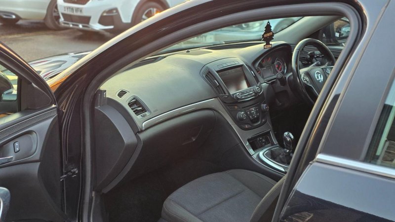 VAUXHALL INSIGNIA