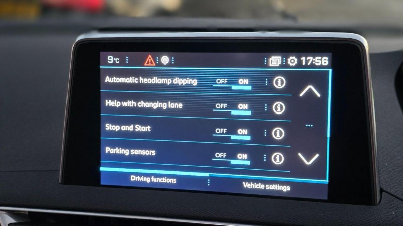 PEUGEOT 3008