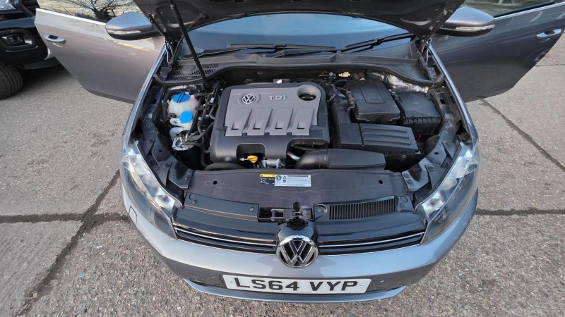 VOLKSWAGEN GOLF