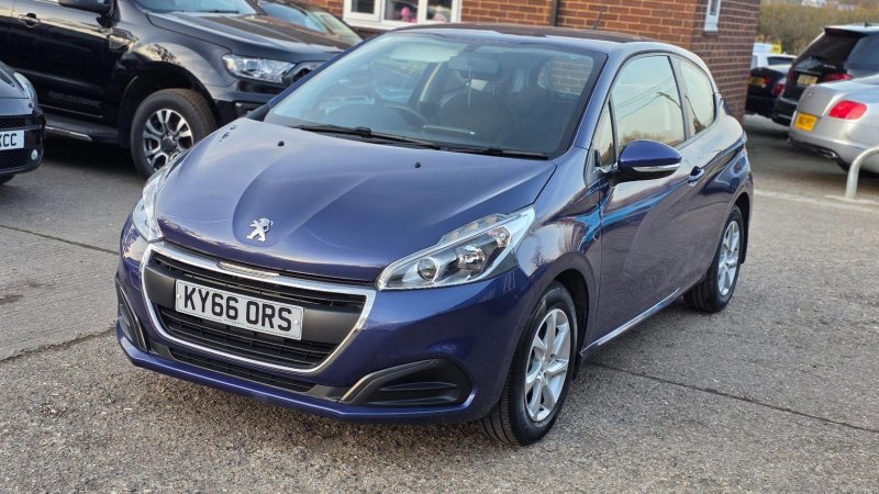 PEUGEOT 208
