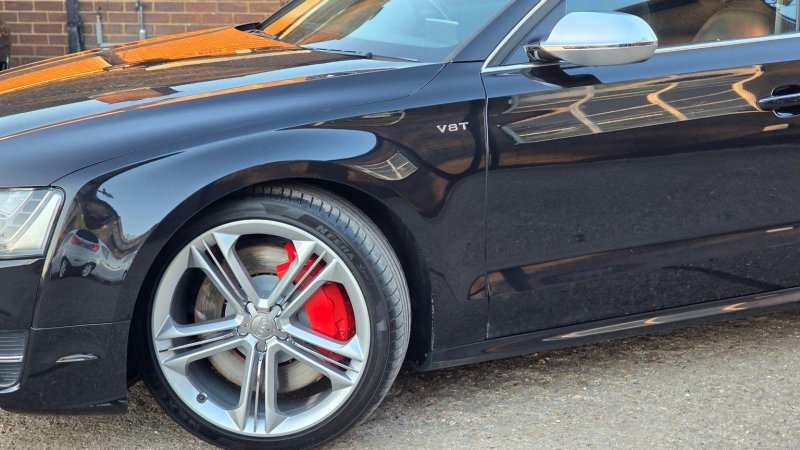 AUDI S8