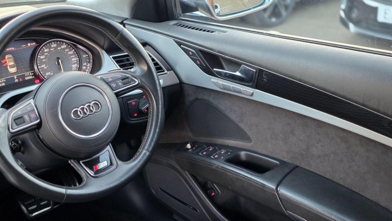 AUDI S8