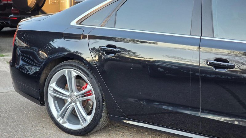 AUDI S8