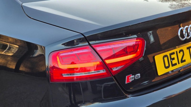 AUDI S8