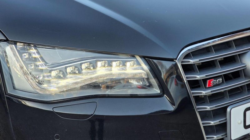 AUDI S8