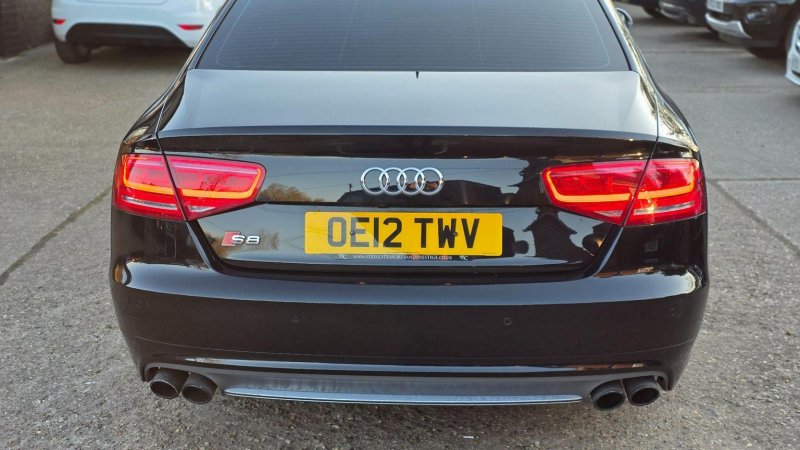 AUDI S8
