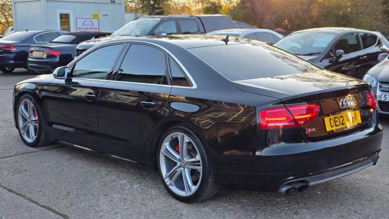 AUDI S8
