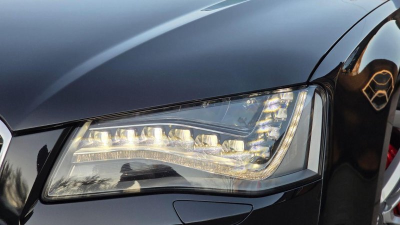 AUDI S8