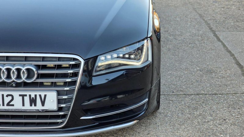 AUDI S8