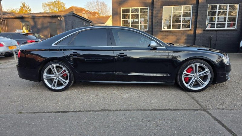 AUDI S8